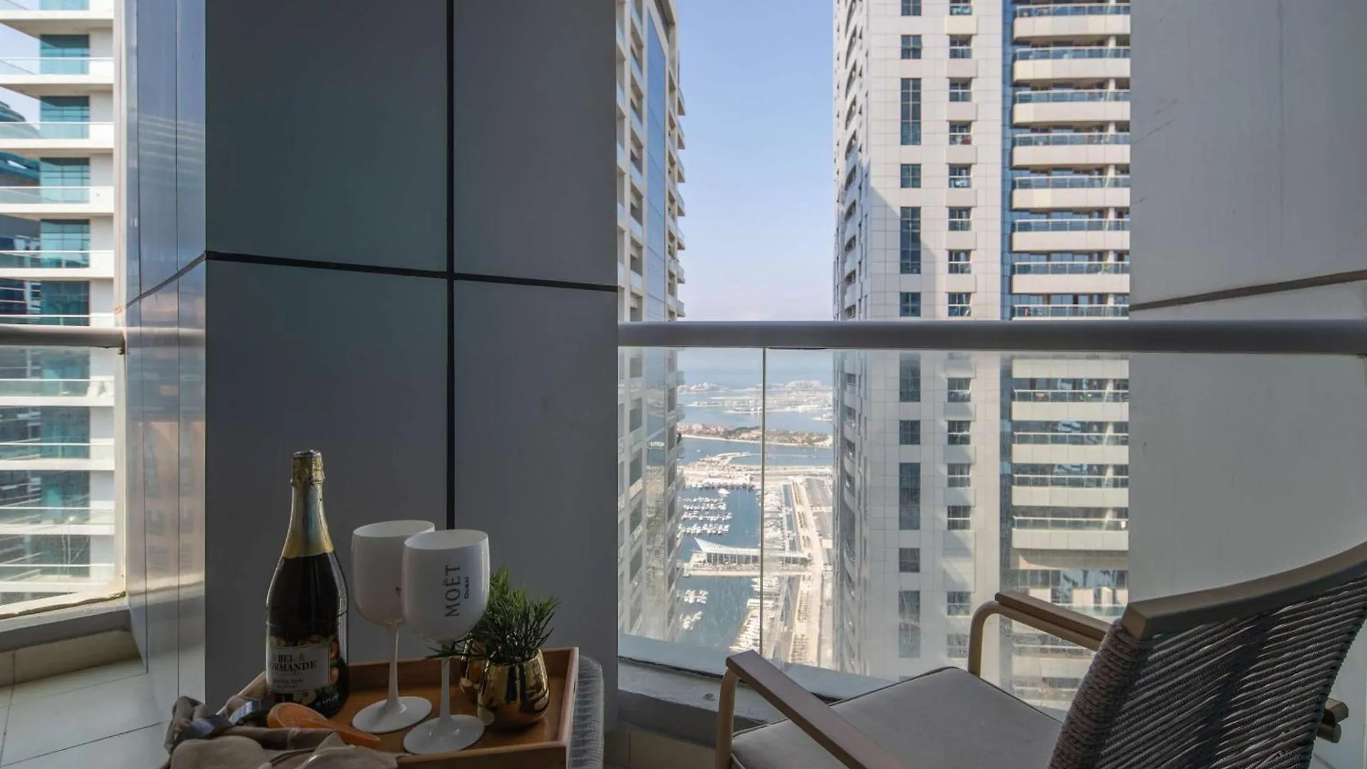 Apartment Frank Porter - Torch Tower Dubai