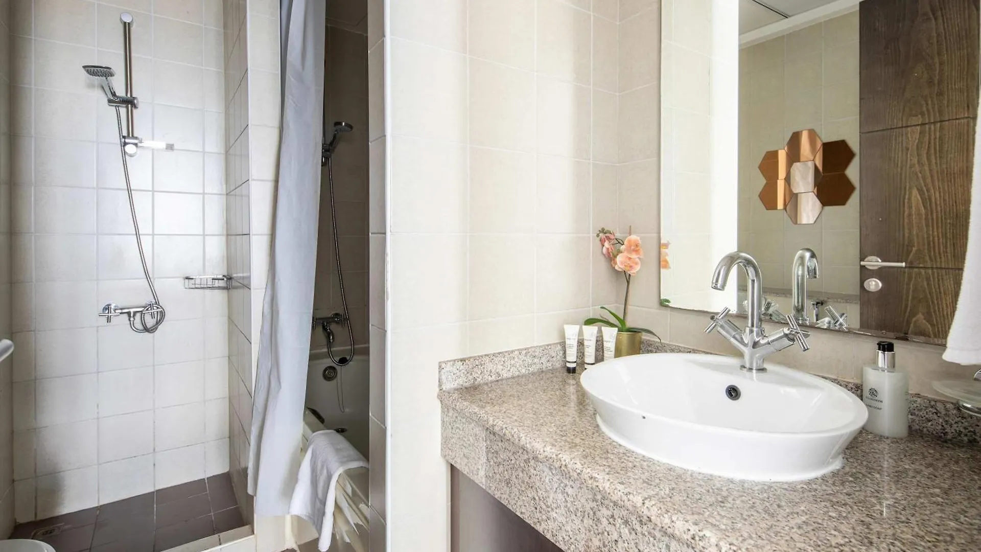 Frank Porter - Torch Tower Dubai Apartment